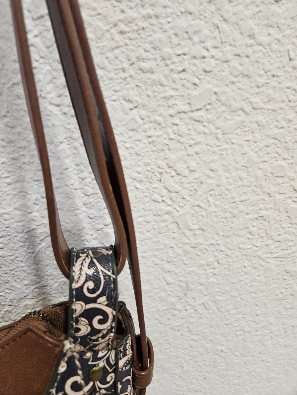Frye & Co. Blake Crossbody Bag – Vintage Navy & Cream Paisley Floral - Picture 8 of 15